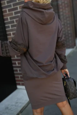 CandyTM BLUZA BAWEŁNIANA O LUŹNIEJSZYM KROJU Z WSTAWKAMI Z KORONKI NA RĘKAWACH CZEKOLADOWA