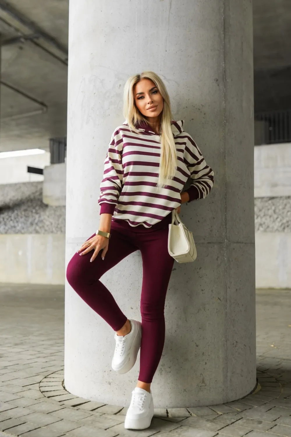 CandyTM BLUZA BAWEŁNIANA Z KAPTUREM W PASY BURGUNDOWO-BEŻOWE