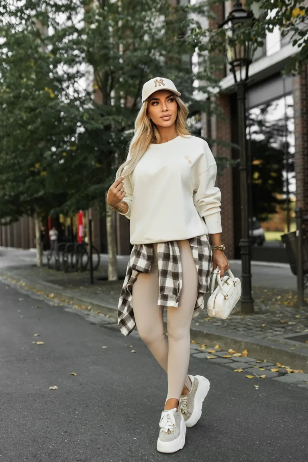 CandyTM BLUZA DRESOWA BAWEŁNIANA LOVELY Z HAFTOWANYMI SERDUSZKAMI ECRU