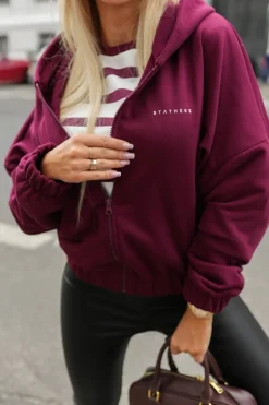 CandyTM BLUZA DRESOWA BAWEŁNIANA Z KAPTUREM Z MINIMALISTYCZNYM NAPISEM BURGUNDOWA