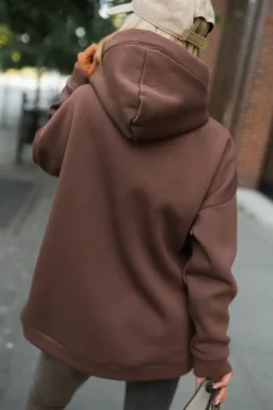 CandyTM BLUZA DRESOWA Z KAPTUREM OCIEPLANA Z KOLOROWYMI TROCZKAMI BRĄZOWA