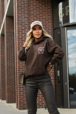 CandyTM BLUZA DRESOWA Z KAPTUREM Z HAFTOWANYM NAPISEM CALIFORNIA TENNIS CLUB CZEKOLADOWA