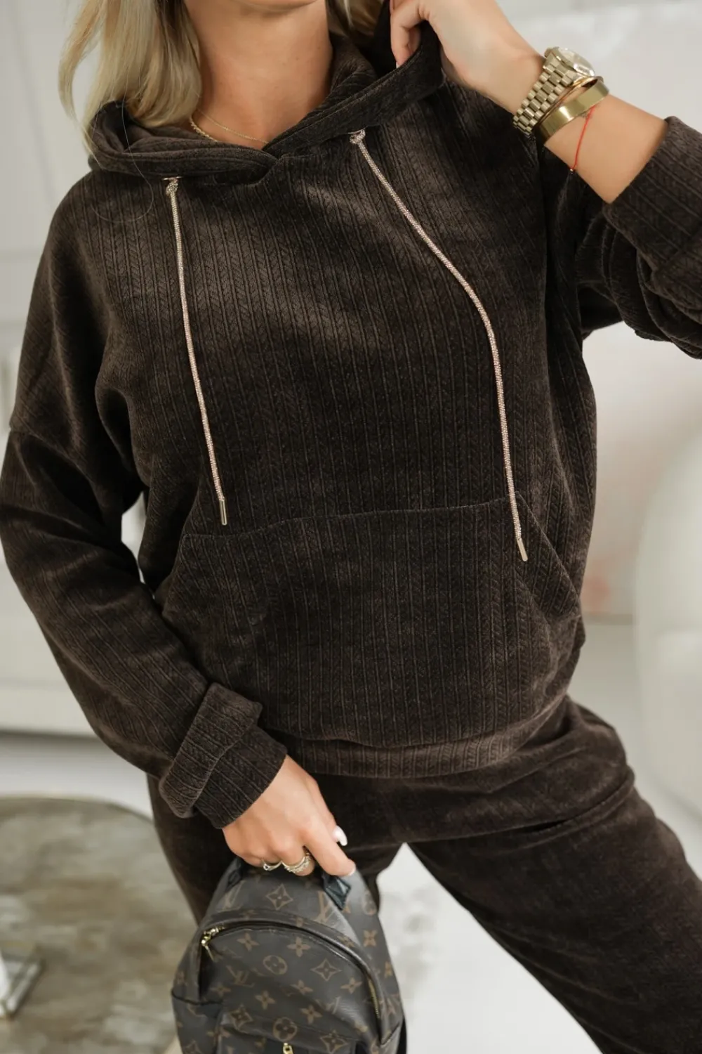 CandyTM BLUZA DRESOWA Z KAPTUREM TIAGO Z WARKOCZOWYM SPLOTEM CZEKOLADOWA