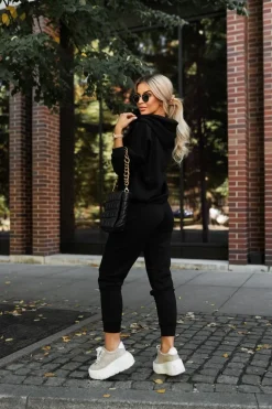 CandyTM BLUZA DRESOWA Z WISKOZY RICKY Z KAPTUREM ZE ZŁOTYMI TROCZKAMI CZARNA