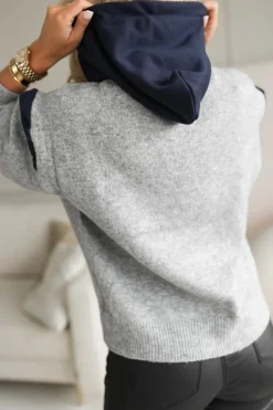 CandyTM BLUZA SWETERKOWA SARA Z KAPTUREM SZARO-GRANATOWA