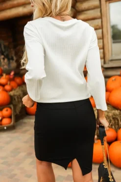 CandyTM BLUZKA BASIC Z PRĄŻKOWANEGO MATERIAŁU Z MINIMALISTYCZNYM NAPISEM BIAŁA