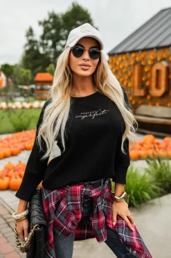 CandyTM BLUZKA BASIC Z PRĄŻKOWANEGO MATERIAŁU Z MINIMALISTYCZNYM NAPISEM CZARNA