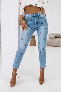 CandyTM SPODNIE JEANSOWE TYPU BOYFRIEND Z HAFTOWANYMI KWIATAMI I CYRKONIAMI NIEBIESKI JEANS