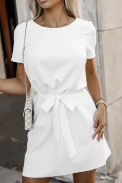 CandyTM SUKIENKA JESSICA Z KRÓTKIM RĘKAWEM Z PASKIEM W KOMPLECIE BIAŁA