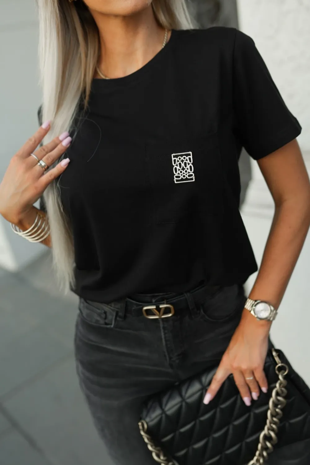 CandyTM T-SHIRT BAWEŁNIANY Z KIESZONKĄ I OZDOBNYM ELEMENTEM CZARNY