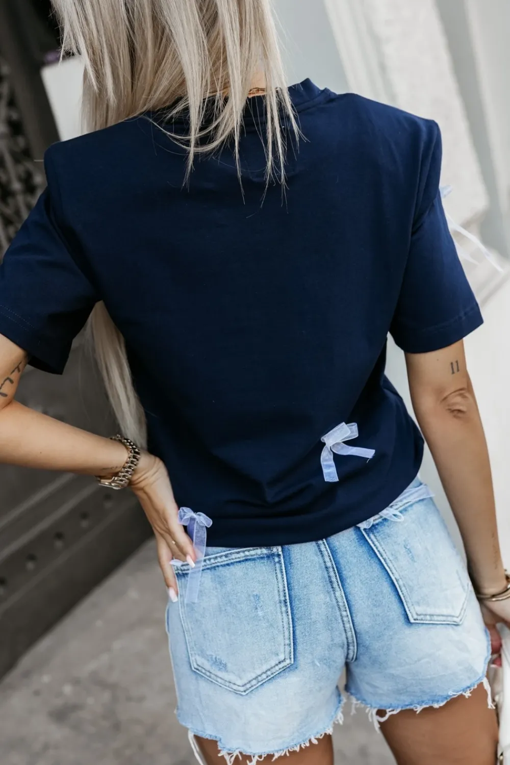 CandyTM T-SHIRT BAWEŁNIANY Z PODUSZKAMI NA RAMIONACH W KOKARDKI GRANATOWY