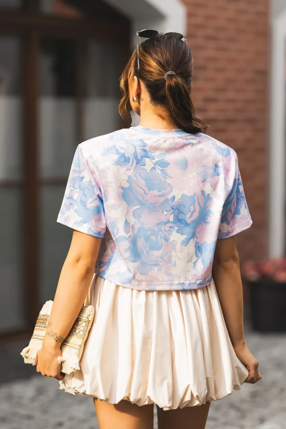 CandyTM T-SHIRT BAWEŁNIANY Z PODUSZKAMI NA RAMIONACH W KWIATY BŁĘKITNY