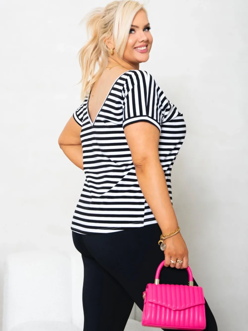 CandyTM T-SHIRT V-NECK Z WYCIĘCIEM NA PLECACH W PASKI BIAŁO-CZARNE