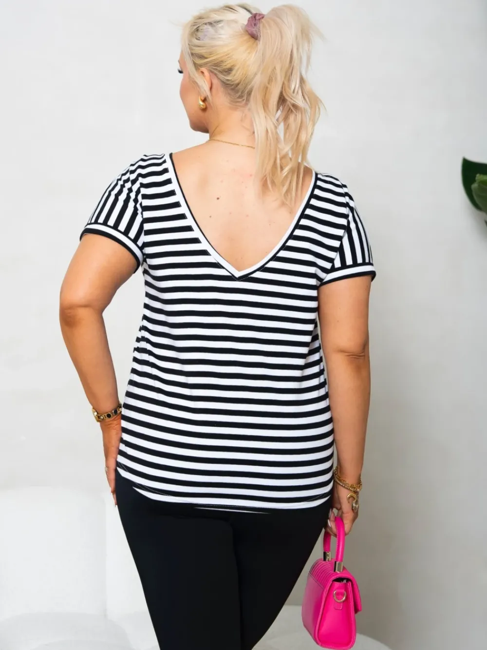 CandyTM T-SHIRT V-NECK Z WYCIĘCIEM NA PLECACH W PASKI BIAŁO-CZARNE