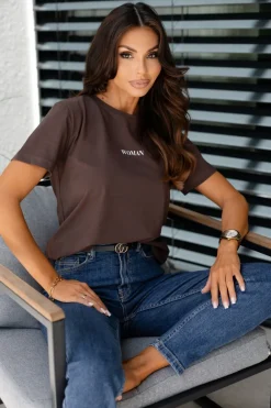 CandyTM T-SHIRT Z BIAŁYM NAPISEM WOMAN CZEKOLADOWY