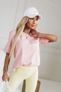 CandyTM T-SHIRT Z KIESZONKĄ Z HAFTOWANYM NAPISEM MORELOWY