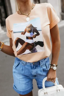 CandyTM T-SHIRT Z NADRUKIEM KOBIETA NA PLAŻY MORELOWY